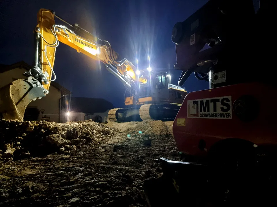 Baustelle mit Raupenbagger
